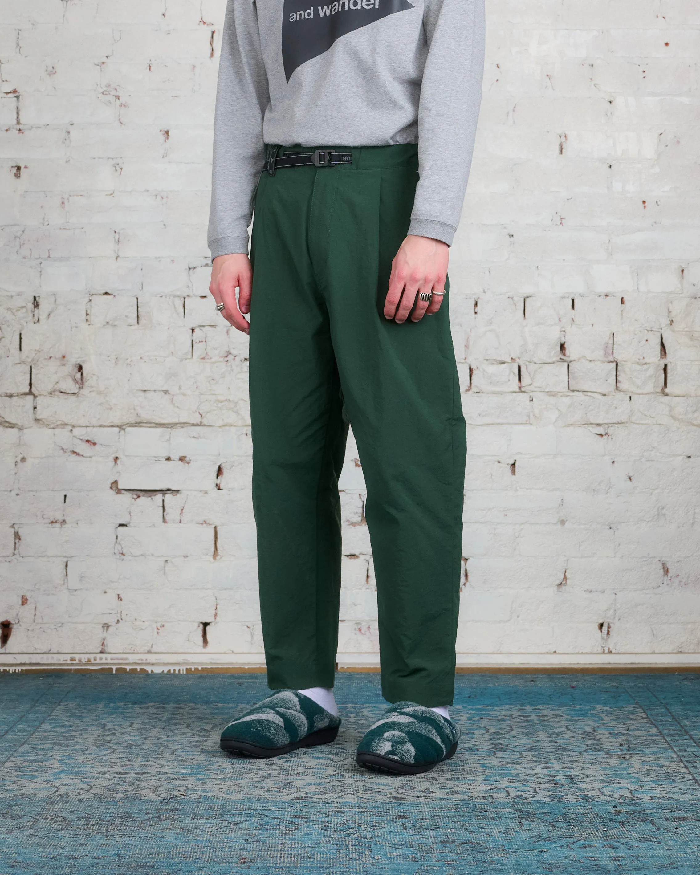 and wander Nylon Chino Tuck Tapered Pant Green