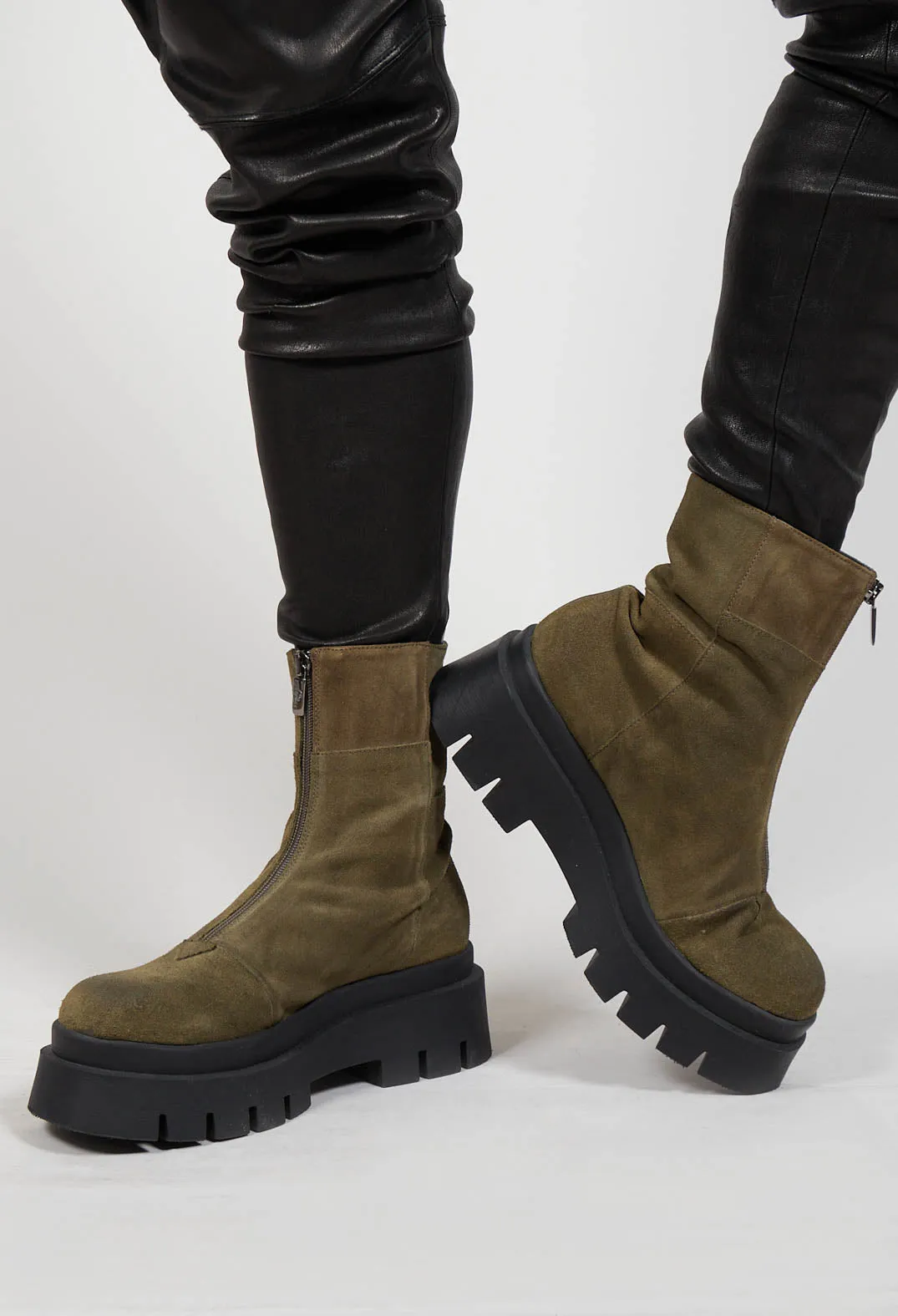 Boots With Front Zip in London Forest