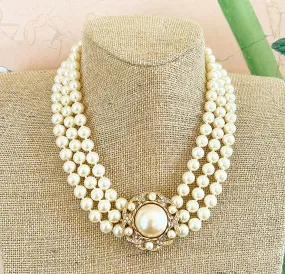 Classic vintage 80s faux pearl cluster style necklace.